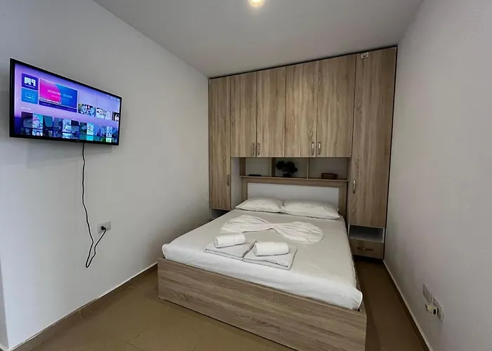 Roses * Golem (Tirana)