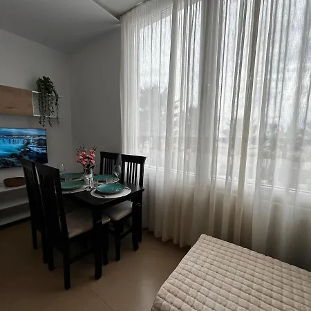 Apartment Roses *